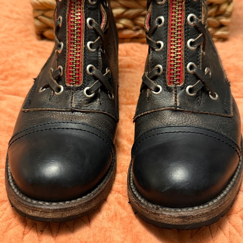 Freebird Liverpool Red Zipper Black Size 10 fit like 9.5 or small 10 - Picture 7 of 16